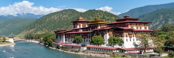 Punakha Dzong, the Queen of Dzongs constructed by Ngawang Namgyal, 1637. (UlyssePixel/ Adobe Stock)
