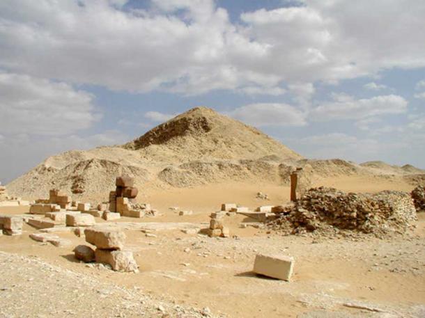 Pyramid of Pepi II with smaller pyramids for the queens Neith, Iput II, and Udjebten.