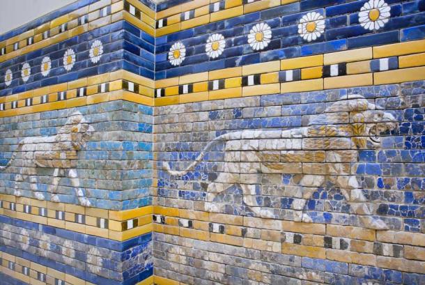 Leones a la caza: un muro estampado que una vez estuvo en la capital neobabilónica de Babilonia, sobre la cual gobernó Nabónido. (radiokafka / Adobe Stock)