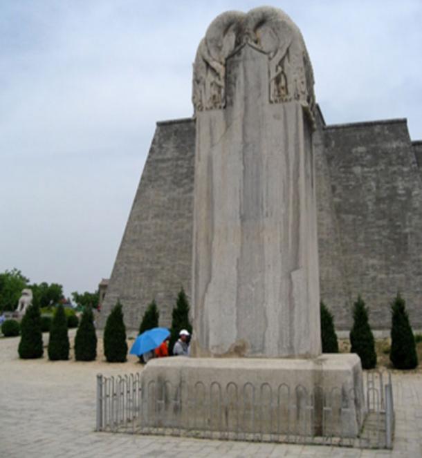 Qianling Mausoleum – built to house the remains of Tang Gaozong, Empress Wu Zetian, and other royal members of the Chinese Tang dynasty.  (Xingsongyin / CC BY-SA 2.5)