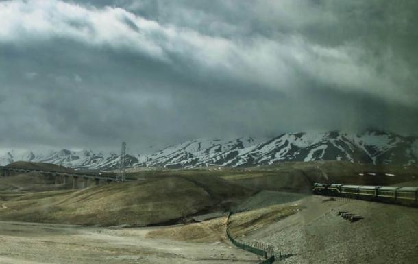 The Qinzang (Qinghai–Tibet) train early morning in Tibet, seen from inside a pressurized window