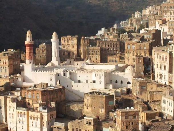 La Moschea della Regina Arwa, vista dal Palazzo della Regina Arwa (Mufaddalqn / CC BY SA 3.0)