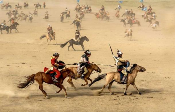 Re-enaction of Mongolian horsemen at battle. (Public Domain)