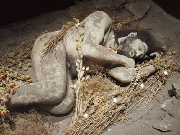 Reconstruction of a Neanderthal burial. (Eras historicas de la Humanidad by FMPM)