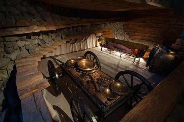 Reconstruction of the Hochdorf princely burial, which contained the iconic Hallstatt culture bronze couch. (marsupium photography / CC BY-SA 2.0)