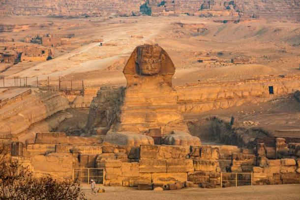Reda Abdel Halim afirmó que había una segunda esfinge enterrada bajo la arena y que tenía la forma de la Gran Esfinge de Giza, en la foto de arriba. (Witthaya/Adobe Stock)