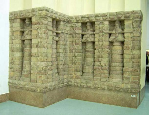 Relief on the front of the Inanna temple of Karaindash from Uruk. Pergamon Museum.