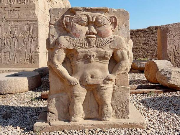 نقش الإله بيس ، في مجمع معابد دندرة في مصر.  (Olaf Tausch / CC BY 3.0)