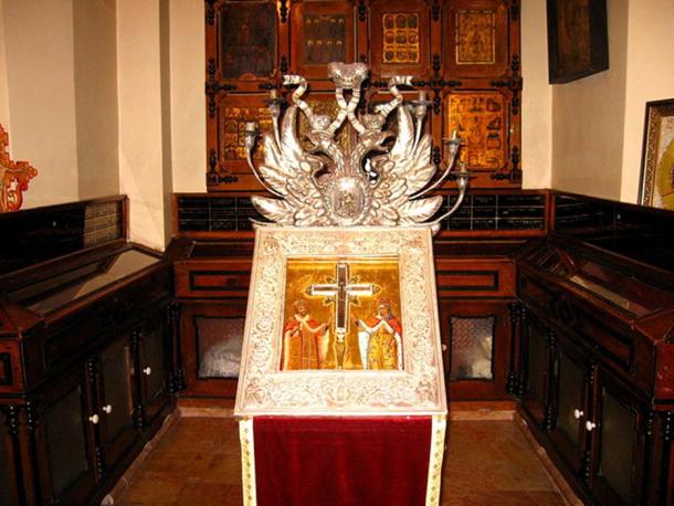 Reliquary of the True Cross at the Church of the Holy Sepulchre, Jerusalem. 