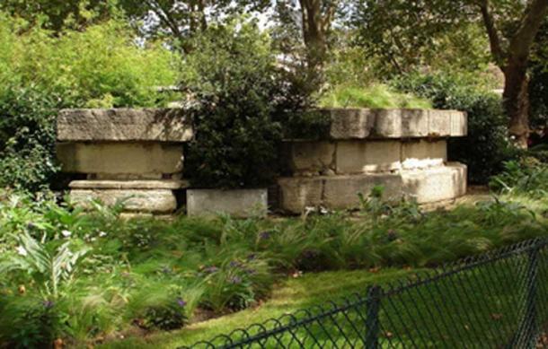 Remaining stones of the Bastille are still visible now on Boulevard Henri IV. (CC BY-SA 3.0)