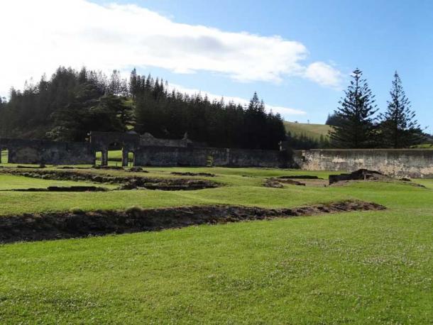 Remains of a prison at KAVHA on Norfolk Island (1825-55). (Denisbin / CC BY 2.0)