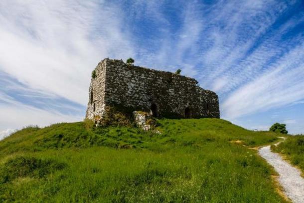 Remains of the Great Hall, Rock of Dunamase. Credit: Ioannis Syrigos