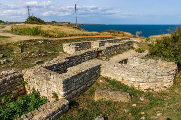 Remains of the Kaliakra fortress wall and buildings. (Image: ©Sergey Kohl/ fotolia)