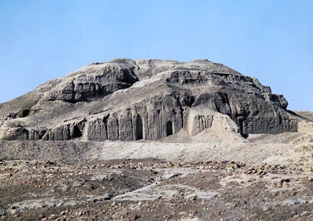 Remains of the ziggurat and White Temple in Uruk.