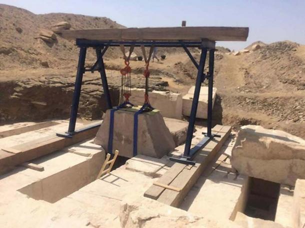 Removal of the block of the burial chamber at the newly discover 13th Dynasty Pyramid at Dahshur