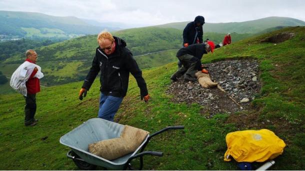 Repairing erosion damage on Bodbury Ring. (© Patrick Edwards/National Trust)