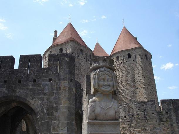 Replica of a Dame Carcas bust. Dame Carcas led the defense of Carcassonne during the attack by Charlemagne. (Pinpin / CC BY-SA 3.0)