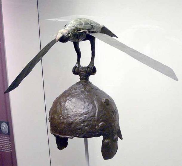 Replica of a Celtic helmet (3rd century BC) from Ciumesti, district Satu Mare (District Museum Satu Mare). Wolfgang Sauber / CC by SA 3.0