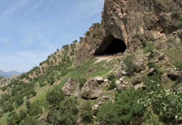 Representative of mountain cave burial site 