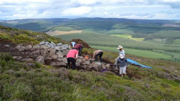 Researchers excavating around a construction at the Tap o’ Noth site. (University of Aberdeen)