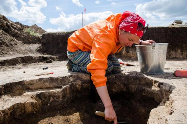 Researching of a necropolis Kamenny Ambar-5.