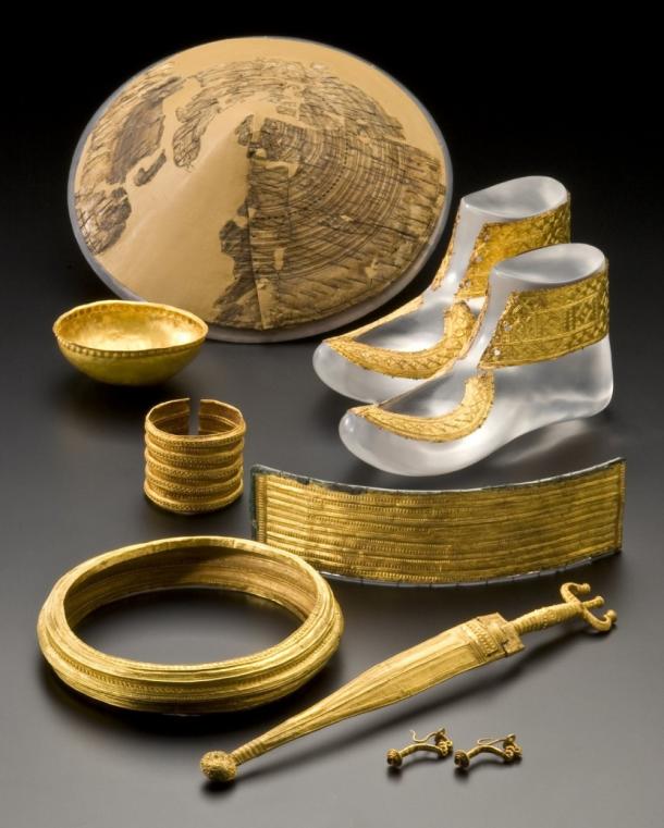 Rich gold finds and a hat made from birch bark from Eberdingen-Hochdorf.