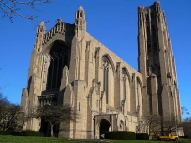 Rockefeller Chapel is a Gothic Revival chapel in the campus of the University of Chicago in Chicago, Illinois. (Public Domain).