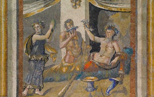 Mosaico romano del siglo III que representa a Heracles y Dioniso brindando durante un concurso de bebidas. (Dominio publico)