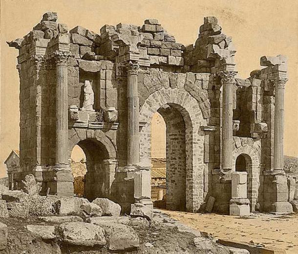 Roman Arch of Trajan at Thamugadi (Timgad), Algeria - late 1800s. (Public Domain)