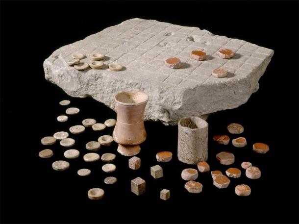 Latrunculi found at Housesteads Roman Fort or Roman Corbridge, complete with pottery counters and dice containers. 2nd-3rd century AD. Corbridge Roman Town and Museum, English Heritage. (English Heritage)
