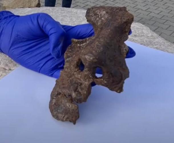 La máscara romana del calvario de hierro de 1800 años de antigüedad desenterrada recientemente en la antigua 
