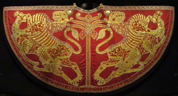 The Royal Coronation mantel 1133/34 (dyed silk, gold thread and pearls, precious stones) of the Kingdom of Sicily 