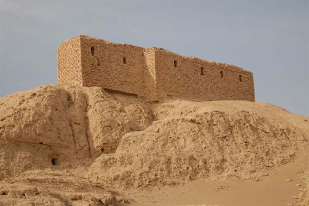 Ruins from a temple of the Sumerian civilization in Naffur, Iraq. Said to be the site for the meeting of Sumerian gods, as well as the place that man was created. (Walthall / Public Domain)