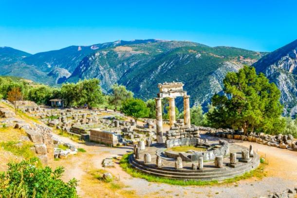 Ruins of temple of Athena Pronaia at Delphi, Greece (dudlajzov / Adobe Stock)