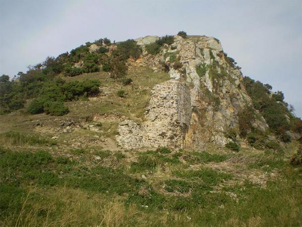 Ruins of Deganwy Castle in Wales. (Mattcymru2 / CC BY-SA 3.0)