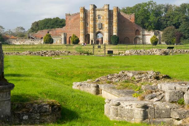 Ruins of Thornton Abbey were the Black Death mass grave was found. (J R Dawson / CC BY-NC-ND 2.0)