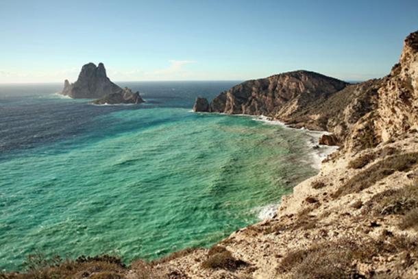 View from Sa Pedrera to Es Vedra. (CC BY-SA 3.0)