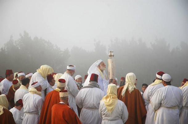 Samaritans on Mount Gerizim during Passover. (Ras67 / CC BY-SA 3.0)