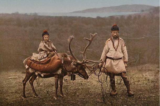 Sami with reindeer, Finnmark, Norway (1890-1900). (CC BY 2.0)