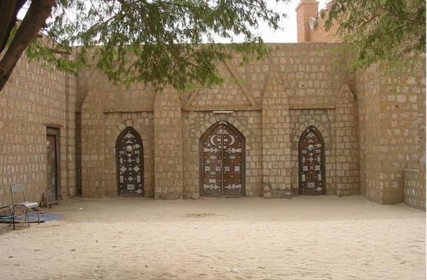 Beautiful architecture and decorated doors of the Sankore mosque in Timbuktu. 
