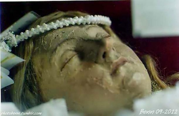 Detail of Santa Inocencia’s face.