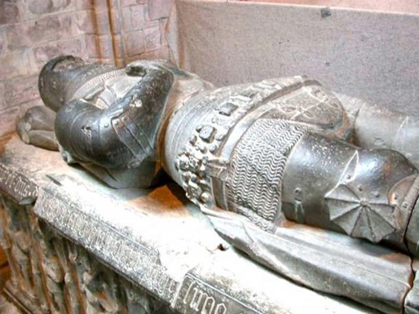 Sarcophagus-effigy of Alexander Stewart (1343 – 1405), Earl of Buchan, at Dunkeld Cathedral, where he was buried. (Public Domain)