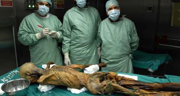 Scientists analyzing Ötzi.