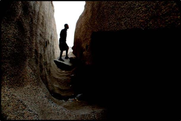 “Scoop marks” beside the smaller of the two obelisks. (Author provided)