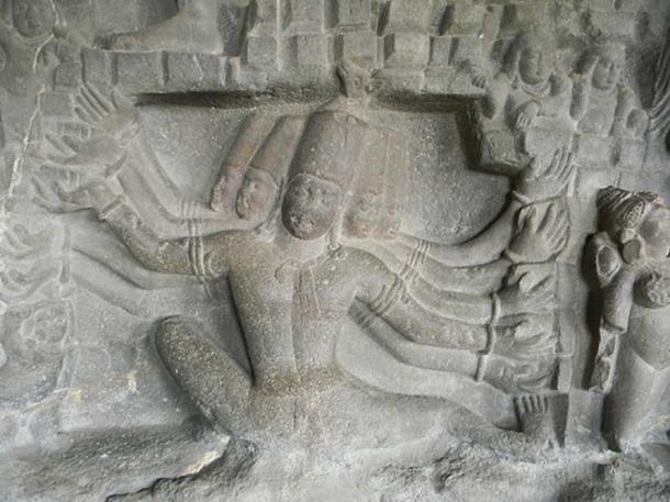 Sculpture of Ravana shaking the Kailasa mountain. (Ekta Abhishek Bansal/CC BY SA 3.0)