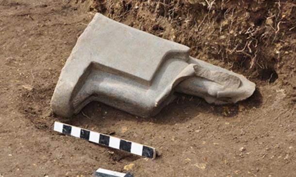 A statue of Sekhmet in situ.