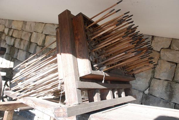 Shinkigeon-style Hwacha could fire 100 fire-arrows at a time