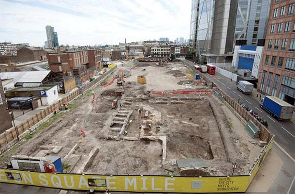 The Shoreditch excavation site, Principal Place, London. (MOLA)
