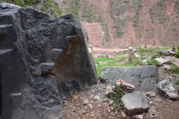 Side view of the Ñaupa Waka stone altar. (Munay Medicine)
