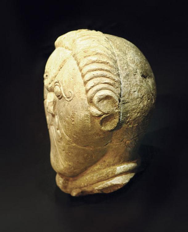 Side view of the Mšecké Žehrovice head, showing the hairstyle. (CeStu / CC BY 3.0)